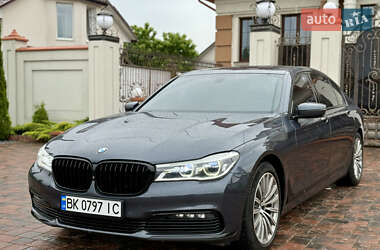 Седан BMW 7 Series 2015 в 