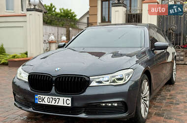 Седан BMW 7 Series 2015 в 