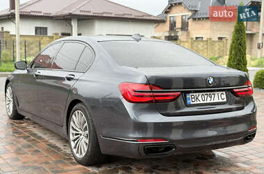 Седан BMW 7 Series 2015 в 