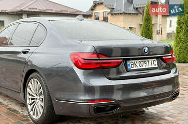 Седан BMW 7 Series 2015 в 