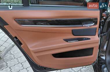 Седан BMW 7 Series 2012 в 