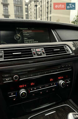 Седан BMW 7 Series 2012 в 
