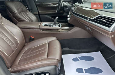 Седан BMW 7 Series 2021 в 