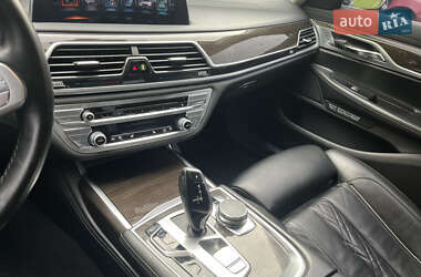 Седан BMW 7 Series 2016 в 