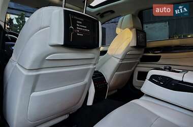 Седан BMW 7 Series 2010 в 
