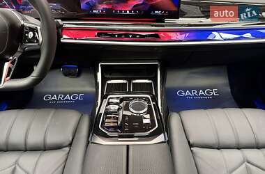 Седан BMW 7 Series 2024 в 