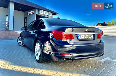 Седан BMW 7 Series 2010 в 