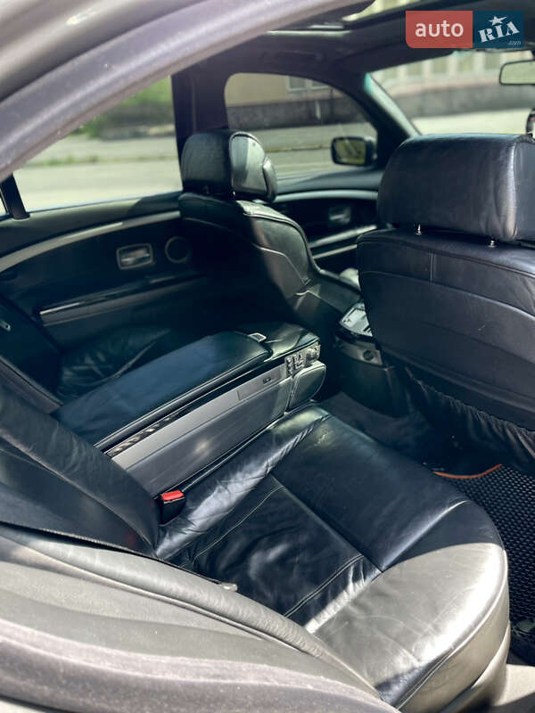 Седан BMW 7 Series 2006 в Долині