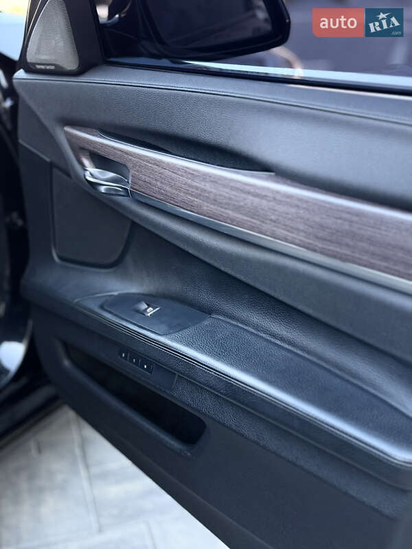 Седан BMW 7 Series 2013 в Луцке