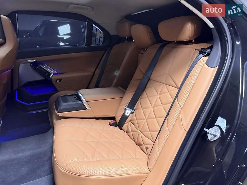 Седан BMW 7 Series 2023 в Киеве