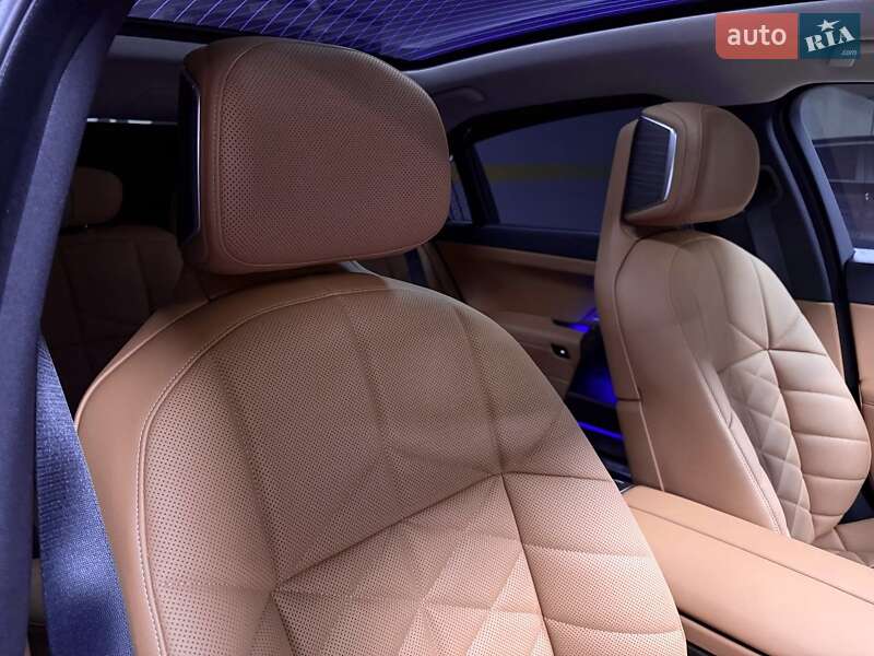 Седан BMW 7 Series 2023 в Киеве