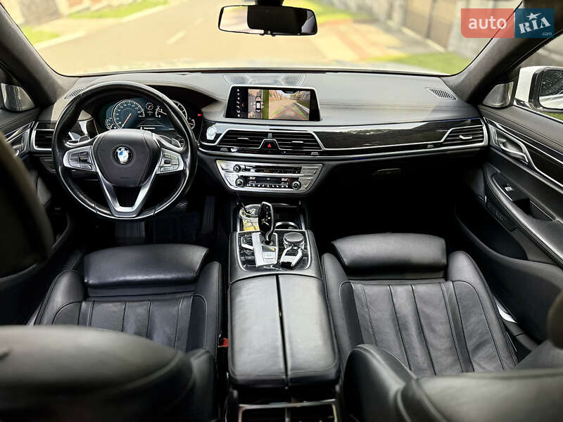 Седан BMW 7 Series 2015 в Черновцах