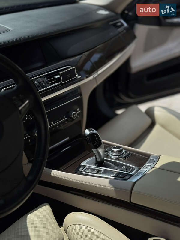 Седан BMW 7 Series 2010 в Ковелі