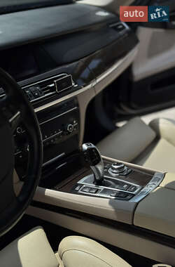 Седан BMW 7 Series 2010 в  фото 13 Седан BMW 7 Series 2010 в