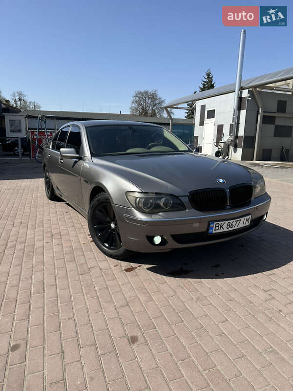 Седан BMW 7 Series 2006 в Рокитному