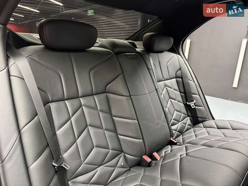 Седан BMW 7 Series 2022 в Києві