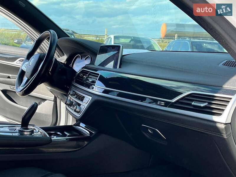 Седан BMW 7 Series 2018 в Львове