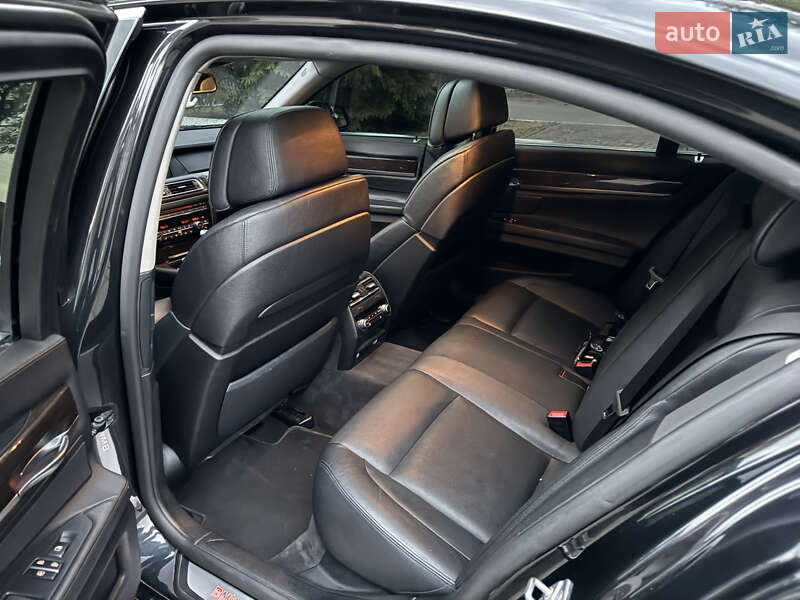 Седан BMW 7 Series 2012 в Шполі