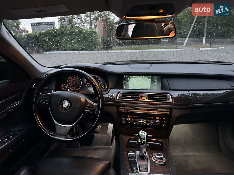 Седан BMW 7 Series 2012 в Шполі