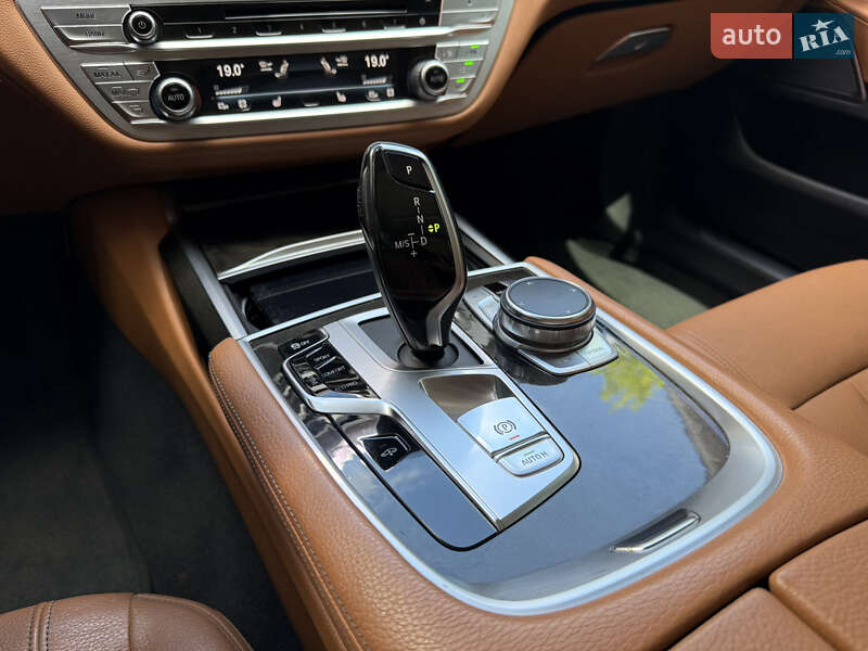 Седан BMW 7 Series 2018 в Киеве