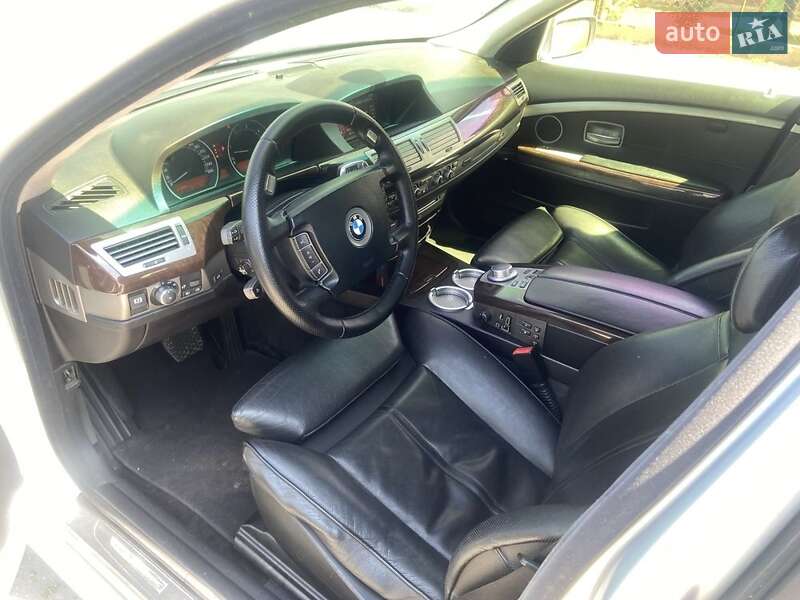 Седан BMW 7 Series 2003 в Нововолынске