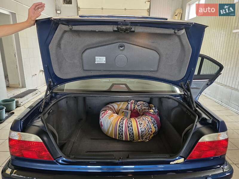 Седан BMW 7 Series 1998 в Мукачевому