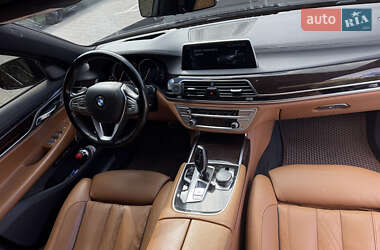 Седан BMW 7 Series 2015 в Хмельницком