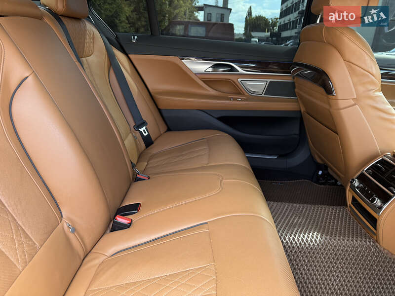 Седан BMW 7 Series 2015 в Хмельницькому