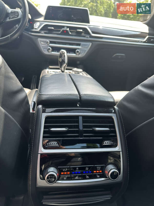 Седан BMW 7 Series 2017 в Львові
