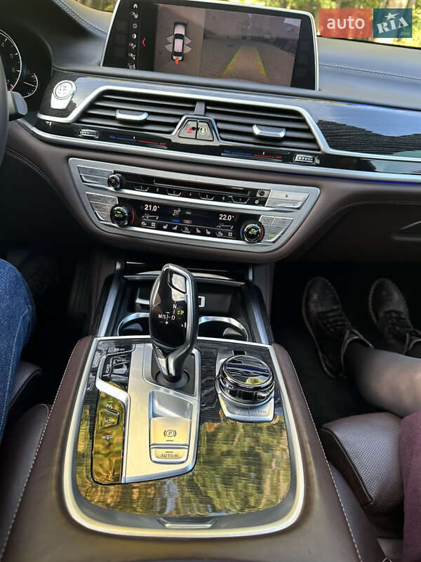 Седан BMW 7 Series 2017 в Львові