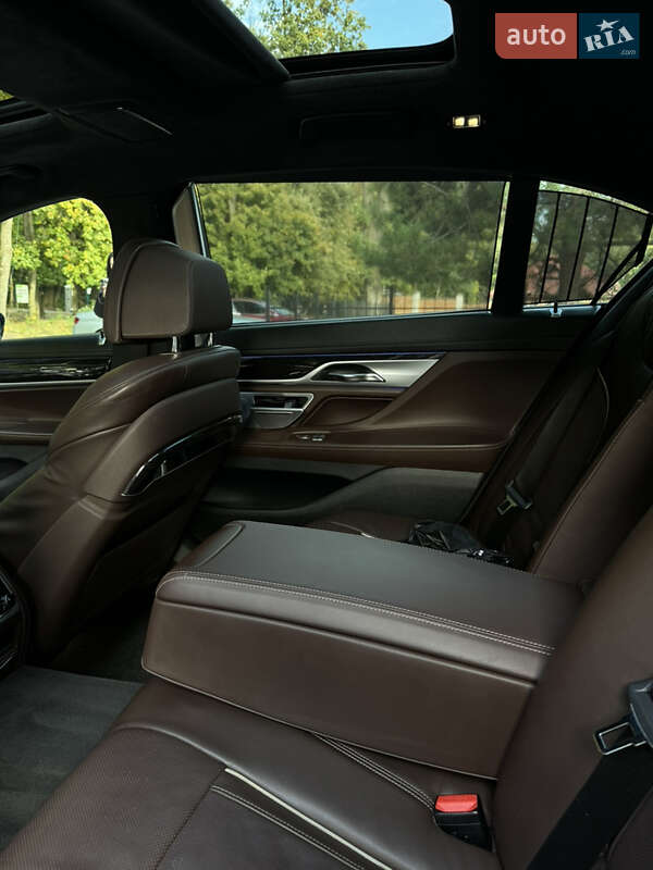 Седан BMW 7 Series 2017 в Львові