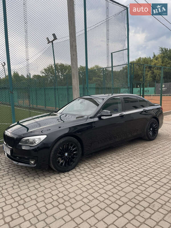Седан BMW 7 Series 2015 в Львові