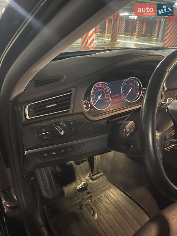 Седан BMW 7 Series 2015 в Львові
