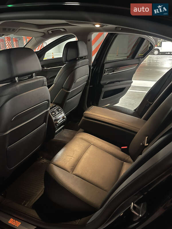 Седан BMW 7 Series 2015 в Львові