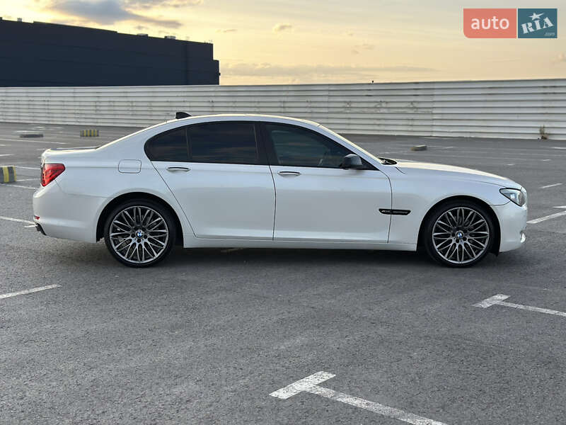 Седан BMW 7 Series 2011 в Львові