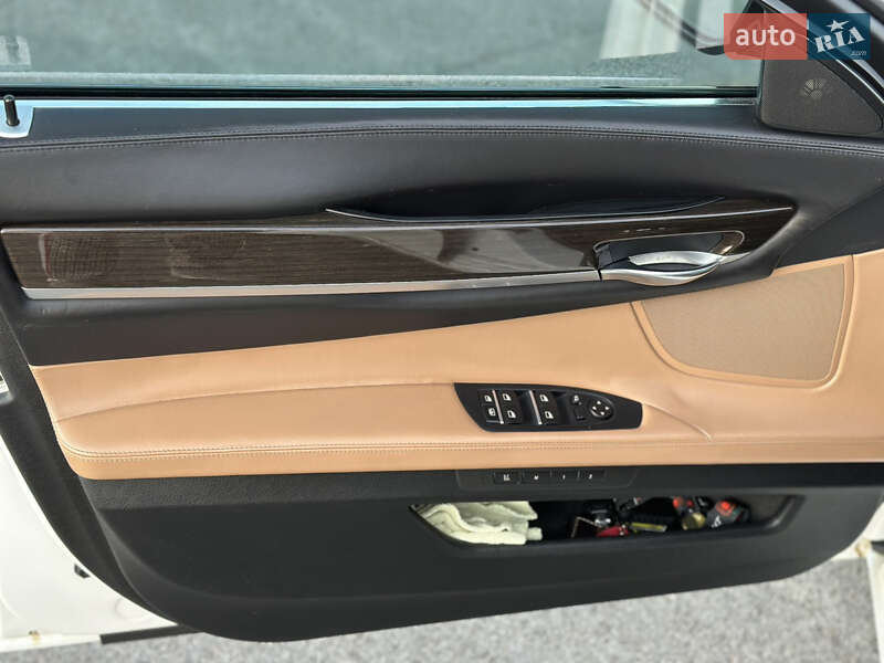 Седан BMW 7 Series 2011 в Львові