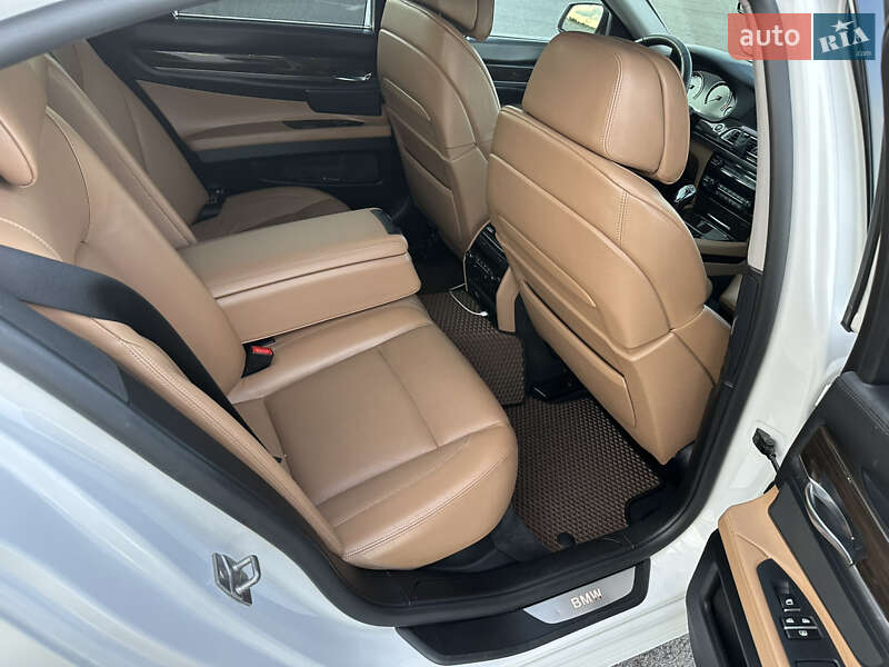 Седан BMW 7 Series 2011 в Львові
