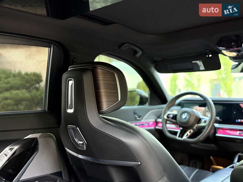 Седан BMW 7 Series 2023 в Львові