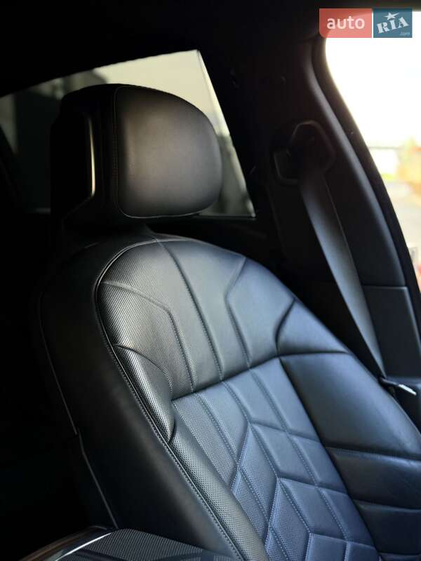 Седан BMW 7 Series 2023 в Львові