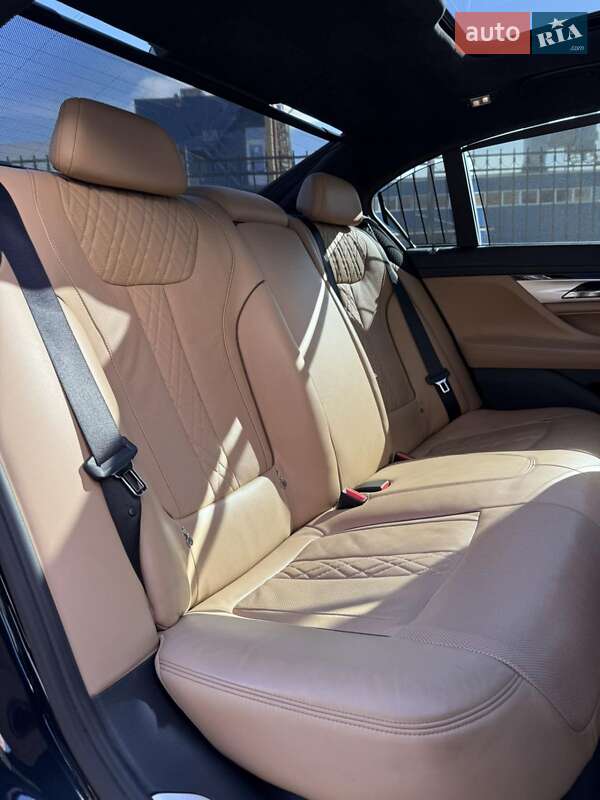 Седан BMW 7 Series 2016 в Киеве