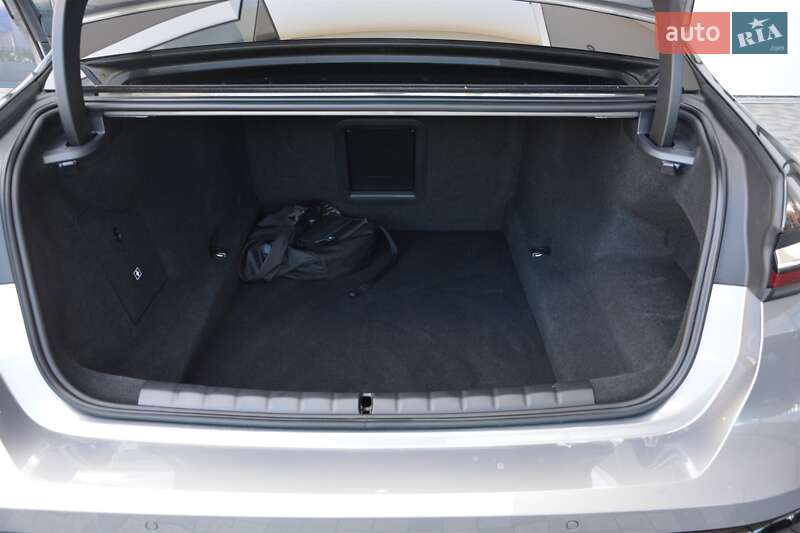 Седан BMW 7 Series 2023 в Києві