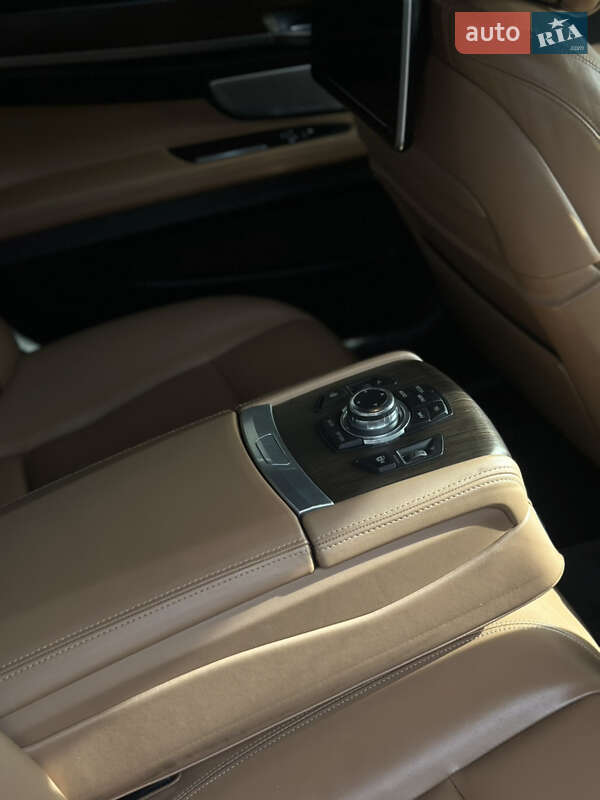 Седан BMW 7 Series 2012 в Богуславе фото 17 Седан BMW 7 Series 2012 в Богуславе