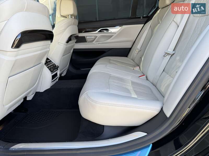 Седан BMW 7 Series 2019 в Киеве
