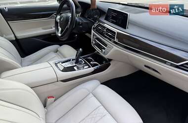 Седан BMW 7 Series 2015 в 