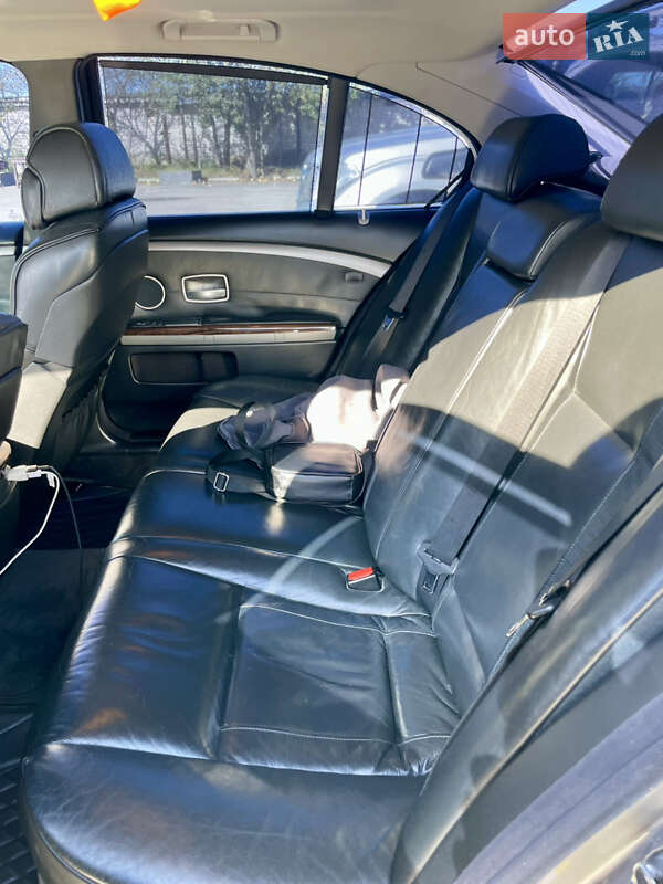 Седан BMW 7 Series 2007 в Вараші