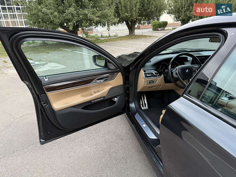 Седан BMW 7 Series 2015 в Киеве фото 13 Седан BMW 7 Series 2015 в Киеве