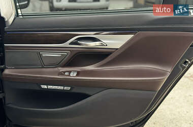 Седан BMW 7 Series 2016 в 