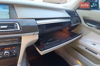 Седан BMW 7 Series 2010 в 