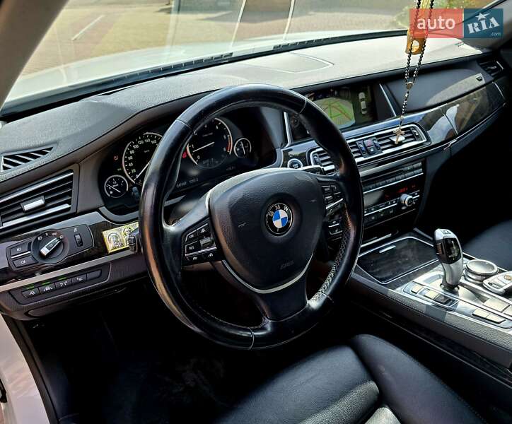 Седан BMW 7 Series 2014 в Мукачево