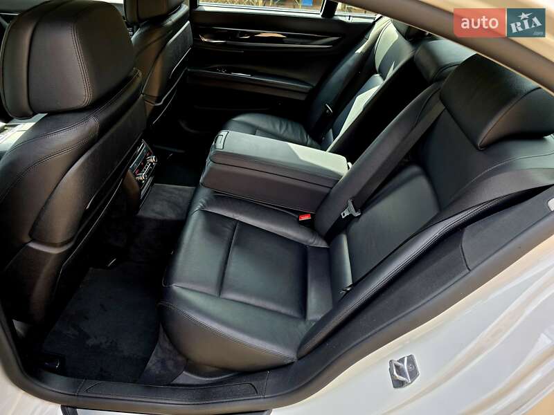 Седан BMW 7 Series 2014 в Мукачево
